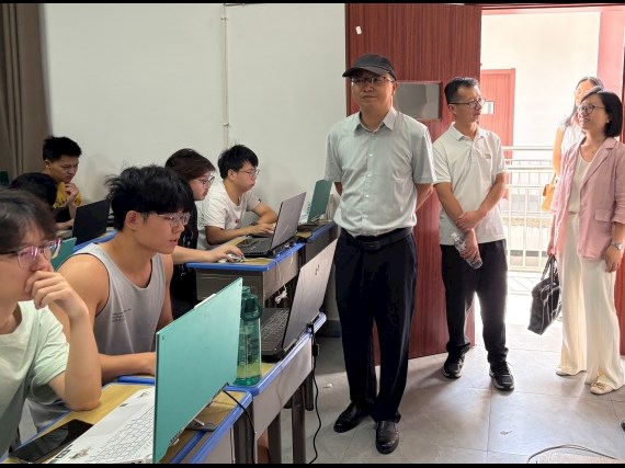 學(xué)院領(lǐng)導(dǎo)赴校企合作單位看望實(shí)習(xí)學(xué)子